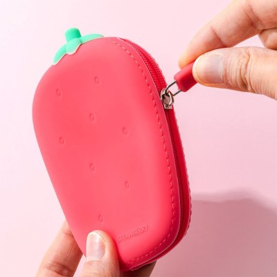 PORTA MOEDAS SILICONE FRUTAS SORTIDAS (MORANGO / ANANAS / CENOURA)